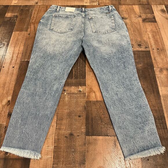 KanCan Collie High Rise Distressed Mom Jean - Picture 7 of 10